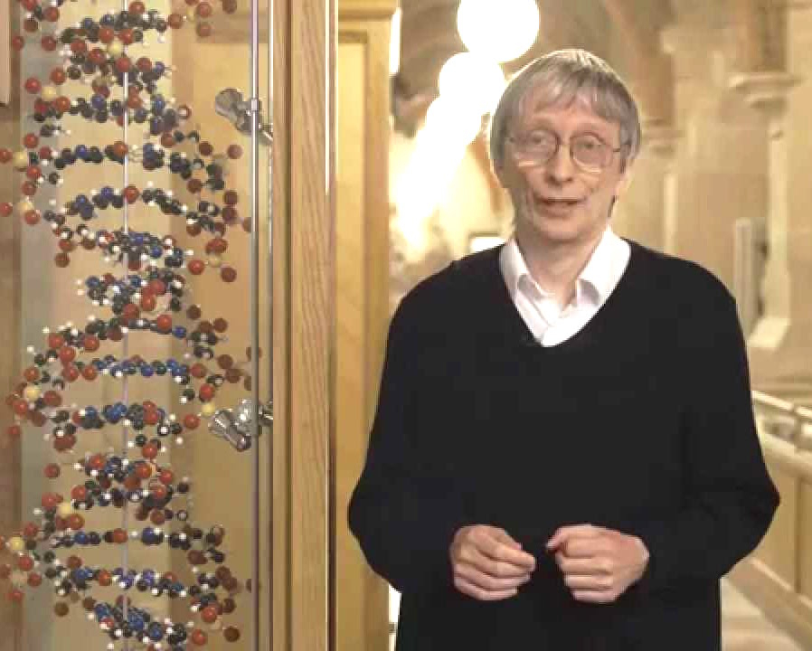 David Deutsch publishes the paper describing a universal quantum computer (Proceedings of the Royal Society A)