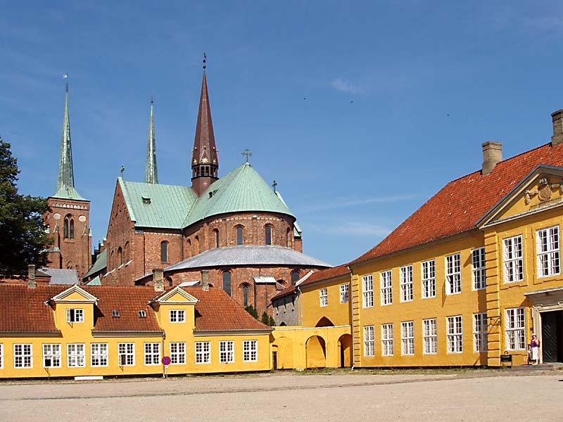 Harald Bluetooth establishes Roskilde.