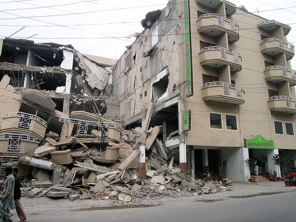 Earthquake hits north, causes deaths and destruction