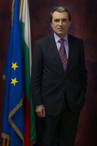 Prime Minister Oresharski resigns