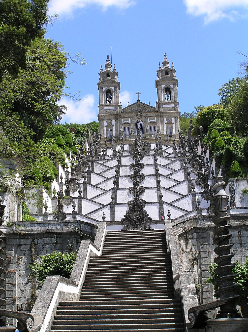 Establishment of Braga Diocese as the first diocese in Portugal by the Council of Elvira.