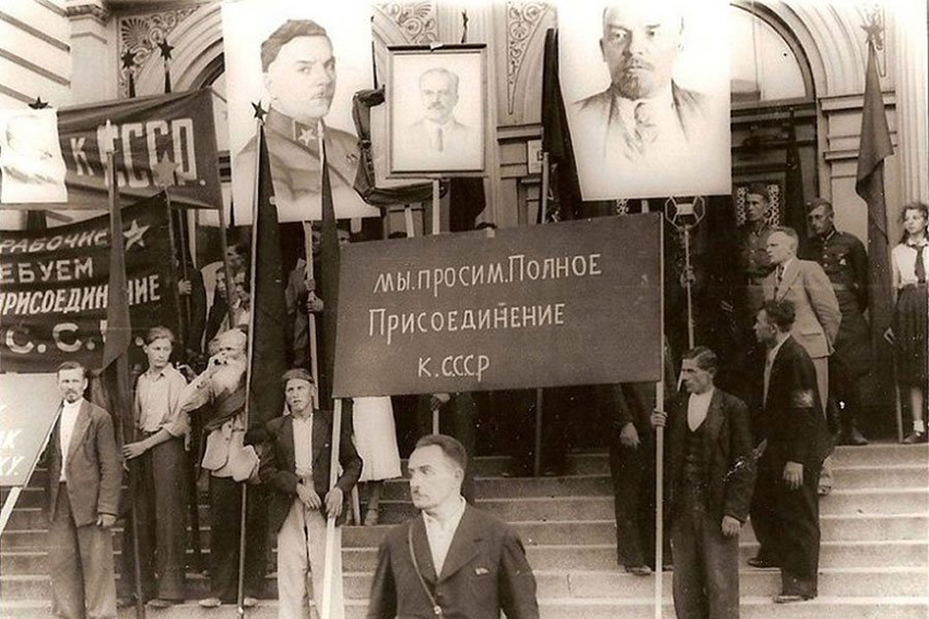 Soviets organize rigged elections in Baltic States