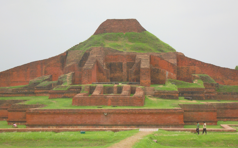 Establishment of a Buddhist Vihara at Paharpur, now Somapura Mahavihara renowned for its history.