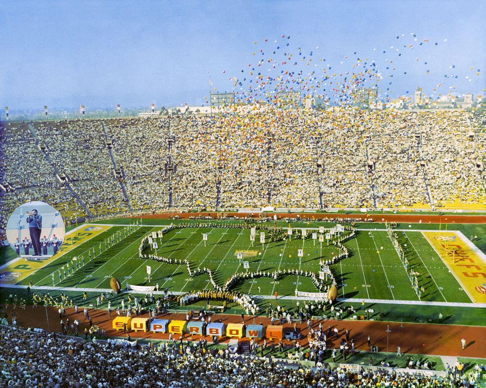 Super Bowl I: Green Bay Packers defeated Kansas City Chiefs 35–10 at Los Angeles Memorial Coliseum in Los Angeles, California.