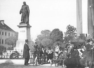 Creating the Vodnik Monument