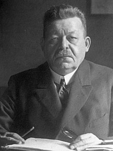 Friedrich Ebert and the Weimar Republic: Germany's shift towards democratic governance in WWI crisis.