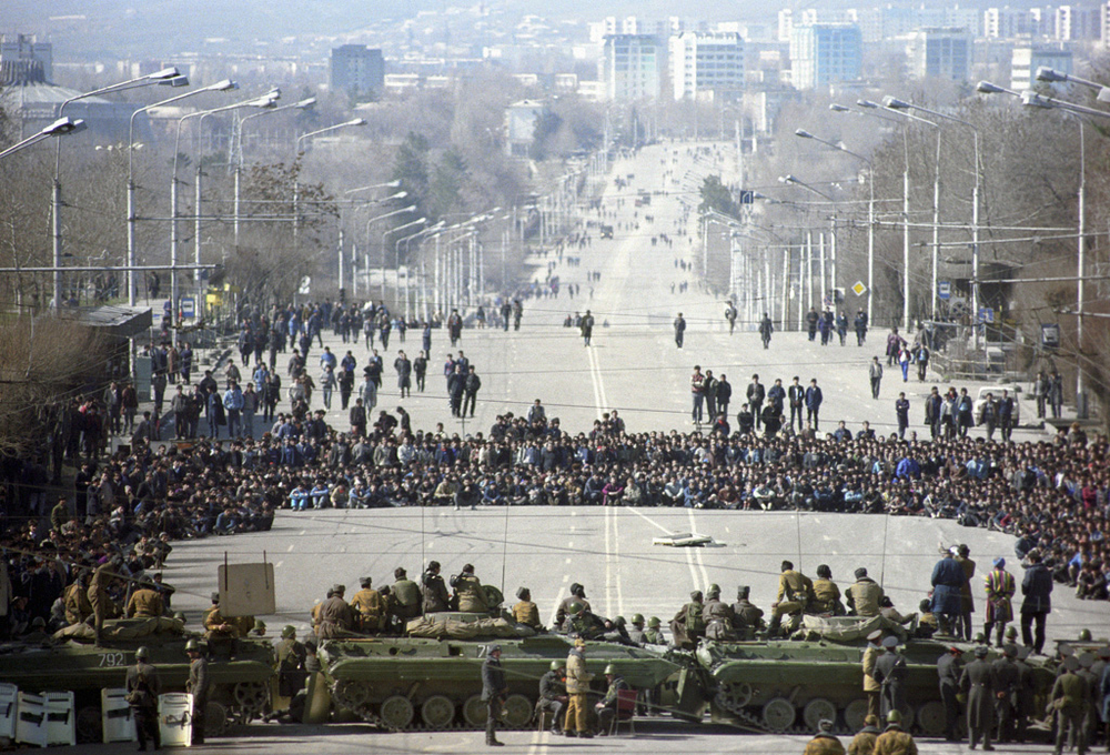1990 Dushanbe riots and Tajikistan independence struggle