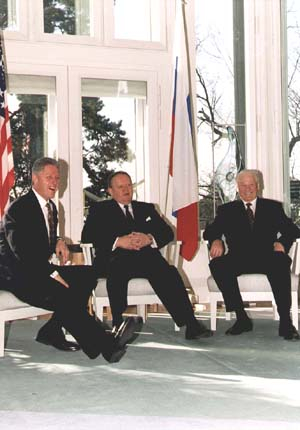 Yeltsin discusses NATO with Clinton