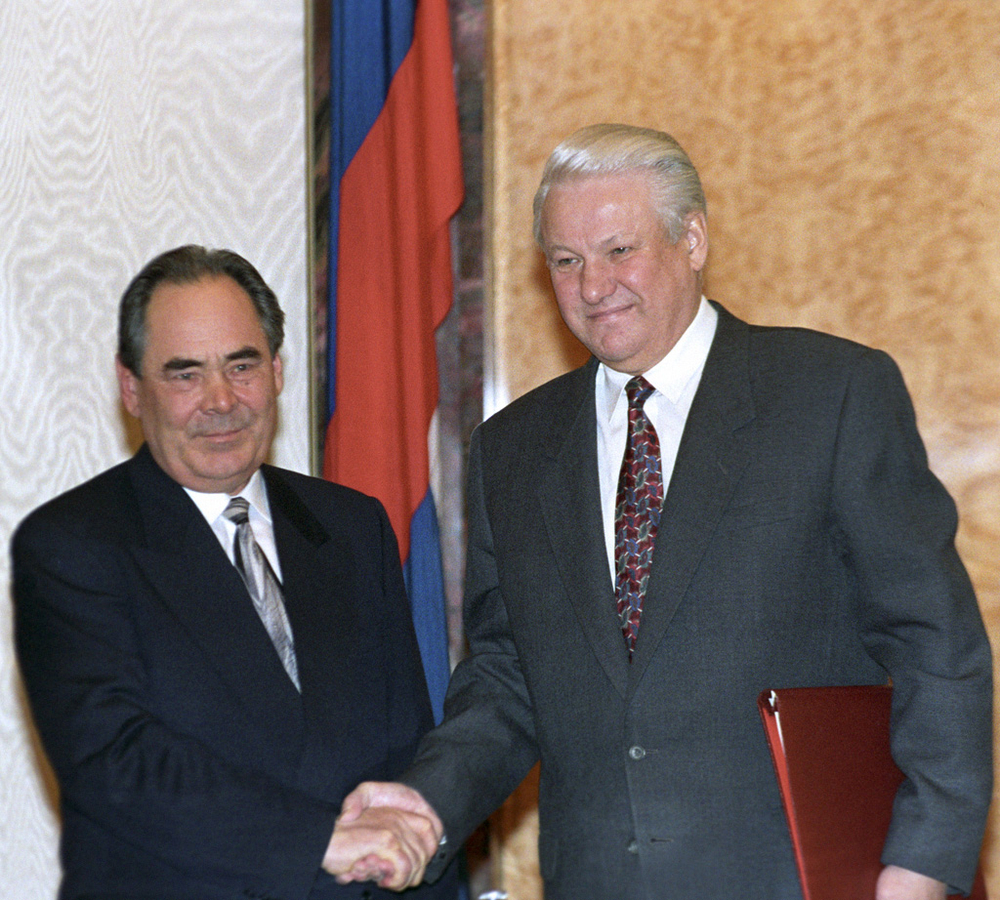 Yeltsin proposes Russia joining NATO