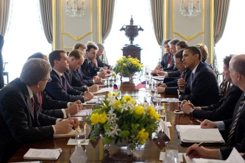 Obama and Medvedev meet in London