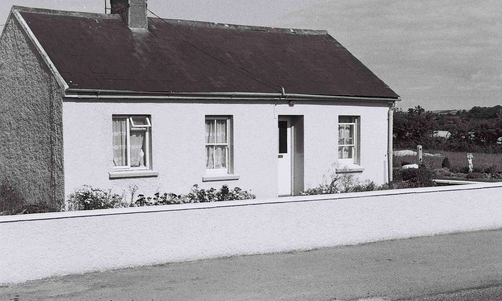 Wyndham Land Purchase Act promotes tenant ownership by dividing large estates.