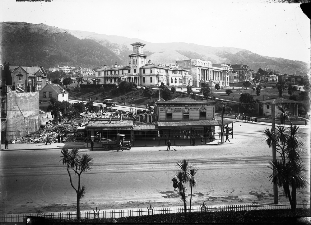 Government Seat Moved to Wellington from Auckland.