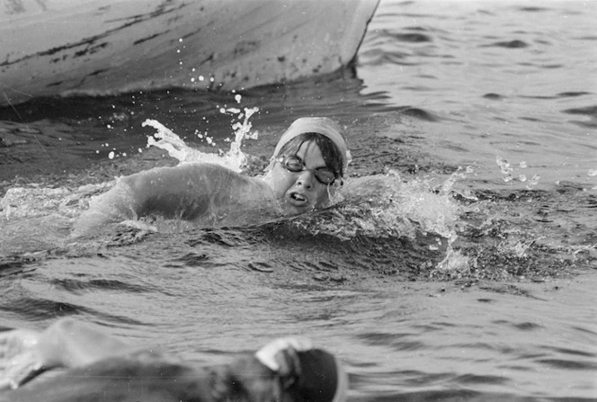 Lynne Cox: First Woman to Swim Cook Strait!