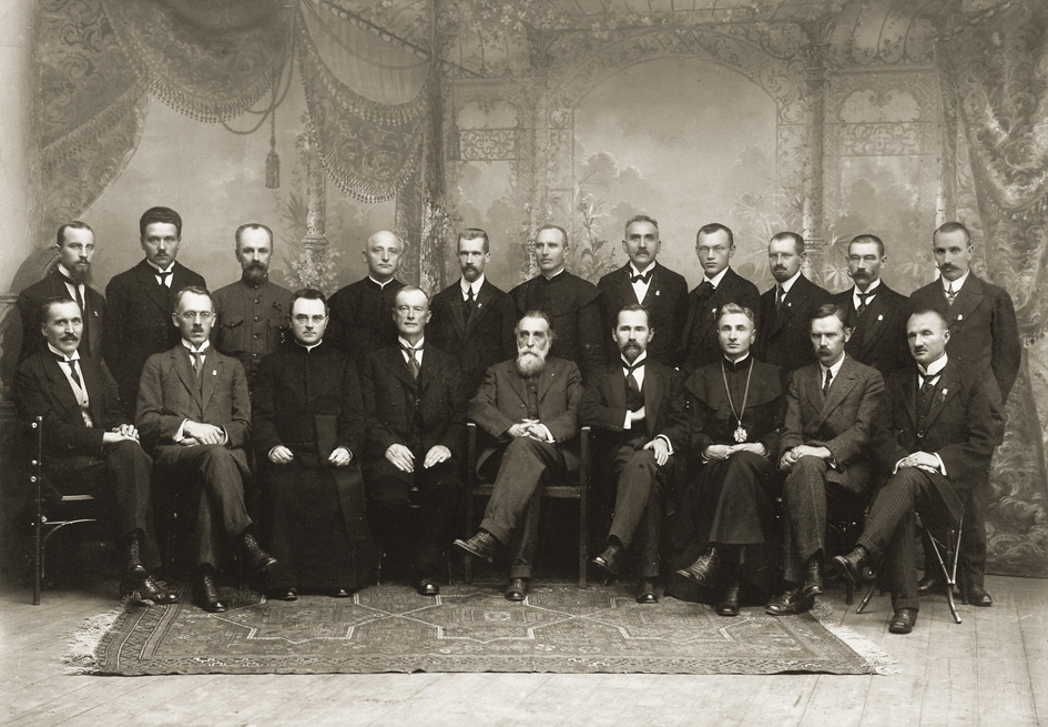 Re-establishing independence through signed Act for Lithuania's independent state.