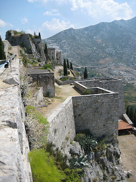 Petar Kružić's forces successfully recaptured the Klis Fortress from an invasion.