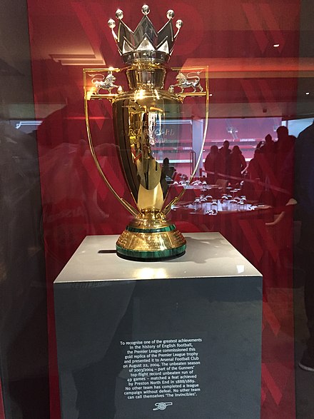 Arsenal complete the season unbeaten (the "Invincibles").