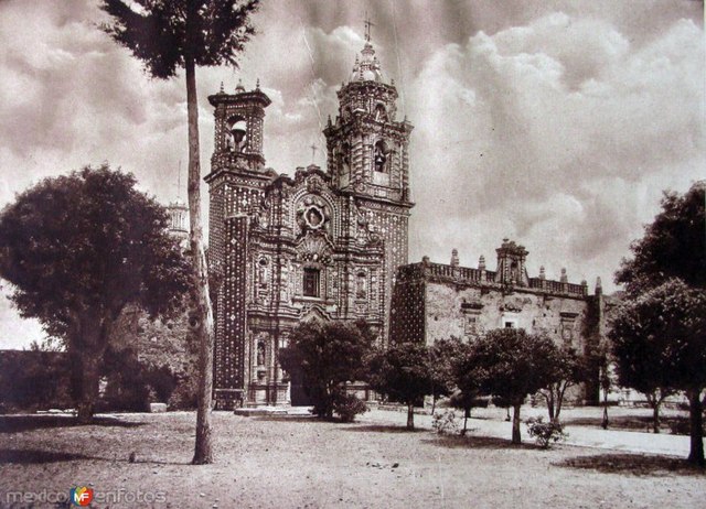Historical significance of Church of San Francisco in Santa Fe de Bogotá