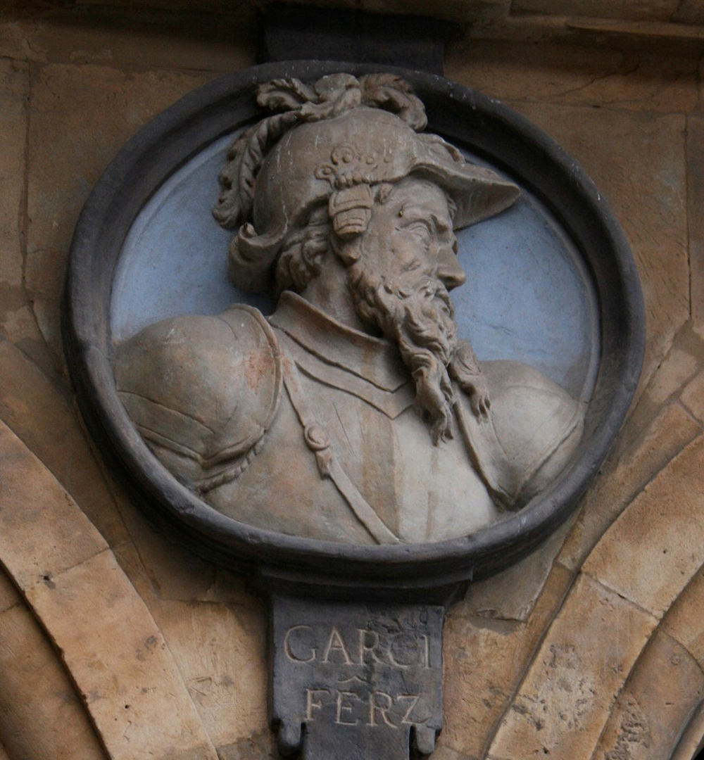Fernández died from his injuries and was succeeded by his son Sancho García.
