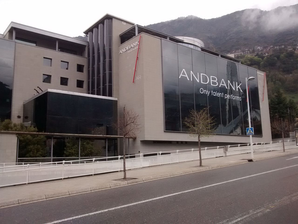Introducing Andbank in new location, extending financial services to more clients.