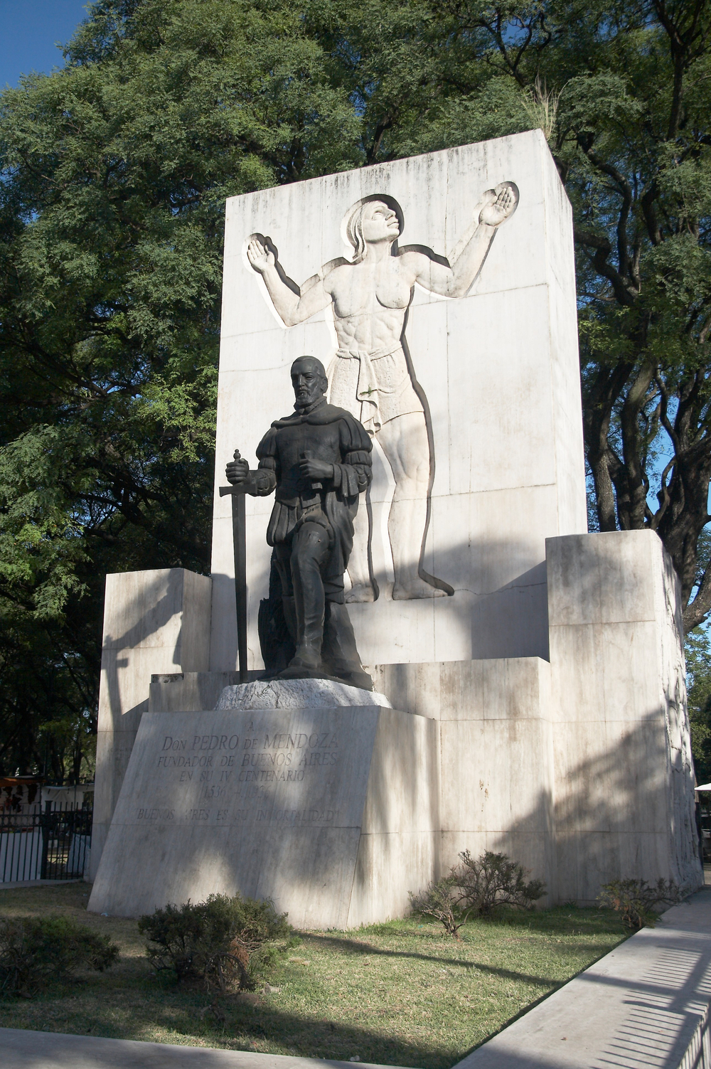 Pedro de Mendoza establishes Buenos Aires, facing challenges but laying foundations for future development.
