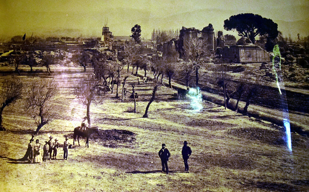 Tragic earthquake claims thousands of lives in Mendoza's devastating disaster.