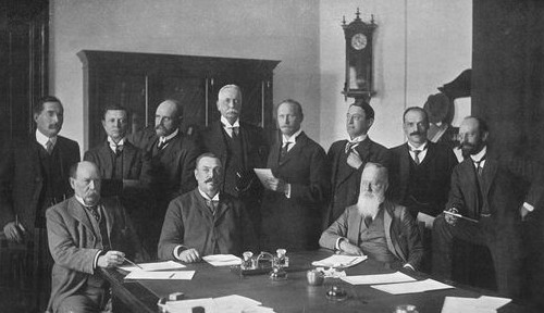 Establishment of Union consolidates British colonies into self-governing dominion.