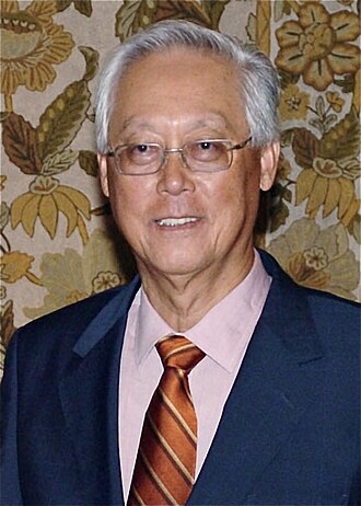Lee Hsien Loong replaces Goh Chok Tong as Singapore's Prime Minister
