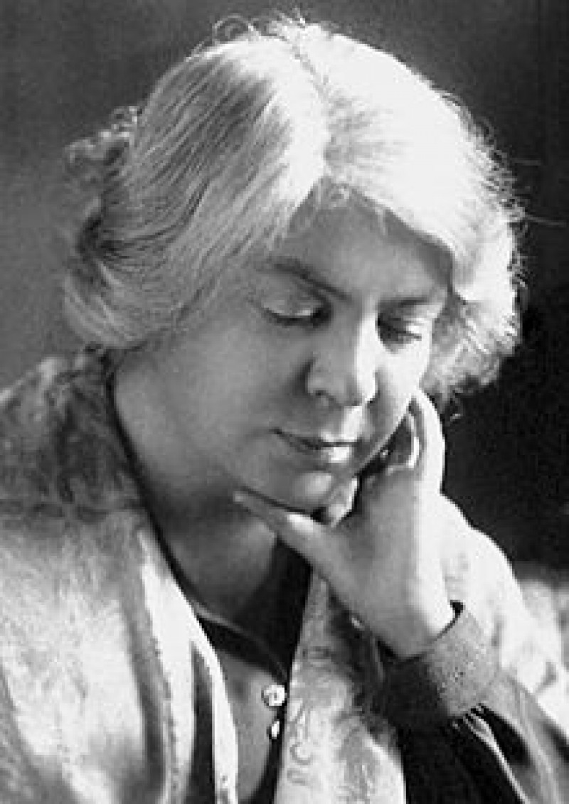 Grazia Deledda: Sardinian writer, Nobel laureate, champion of regional literature, and female voice in literature.