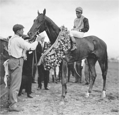 Winner Judge Himes with jockey Harold Booker, trainer John P. Mayberry, and owner Charles R. Ellison.