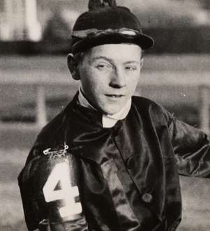 Omaha shines with Willie Saunders for Belair Stud on a good track at 1+1⁄4 miles.
