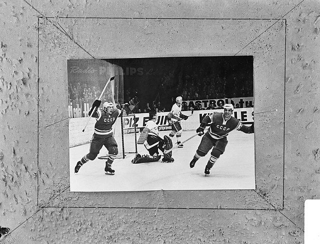Canada wins gold, United States silver, Czechoslovakia bronze in Antwerp, Belgium.