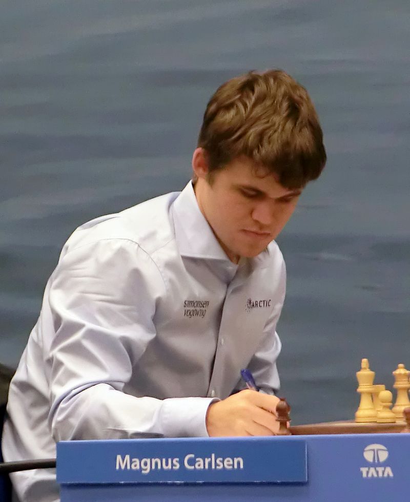 Magnus Carlsen Defends World Chess Title in 2014