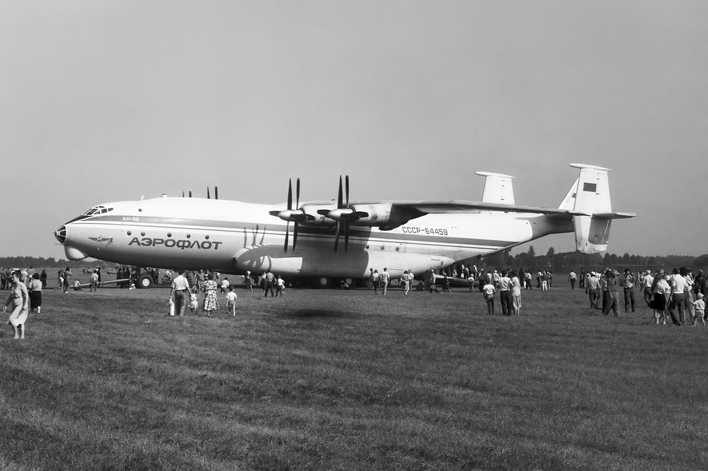 First Flight and Introduction of the Antonov An-22 “Antei” Heavy Transport Aircraft (1965)