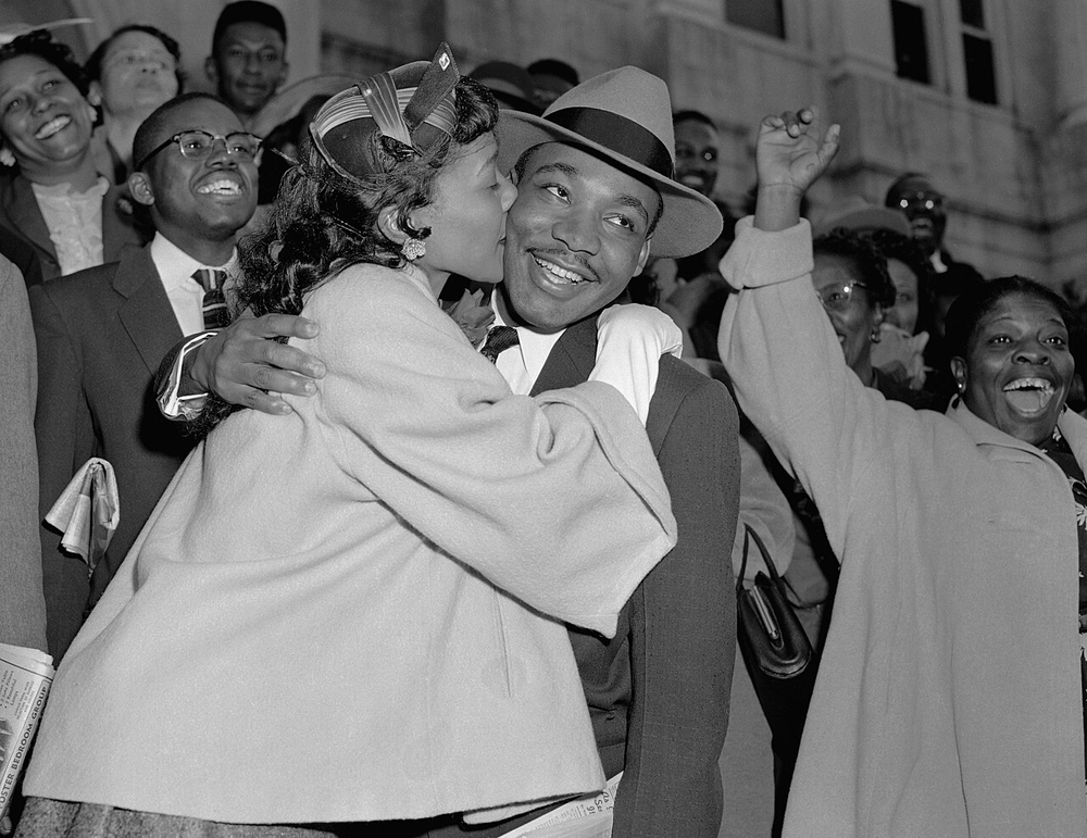 King welcomed by wife after court