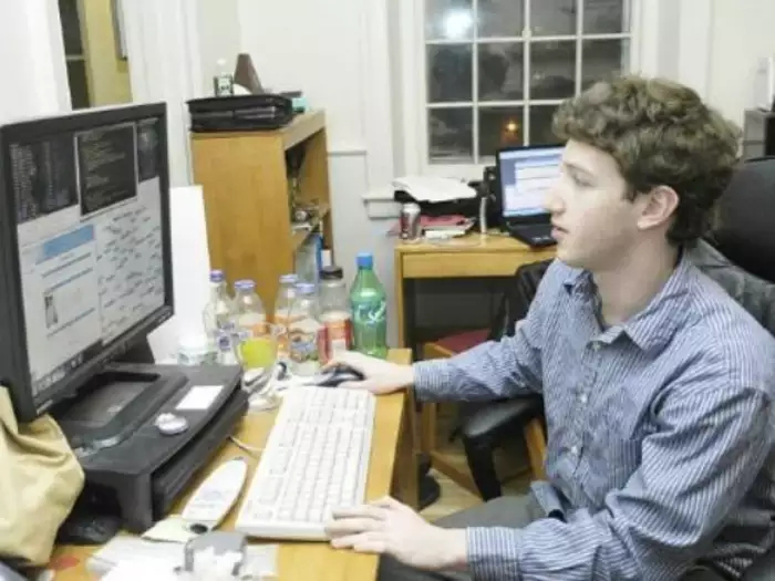 Zuckerberg created a messaging program called "ZuckNet" for his father’s dental office.