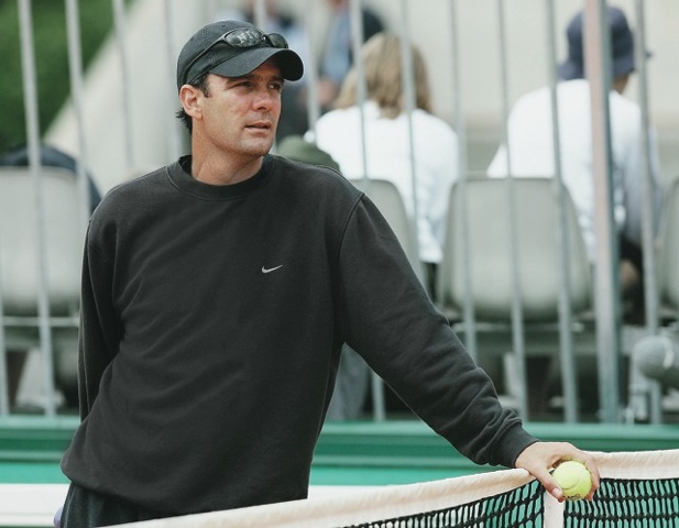 Federer Hires Sampras's Coach for Trial