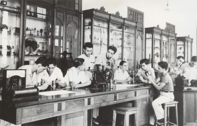 Castro transferred to the Jesuit-run El Colegio de Belén in Havana.