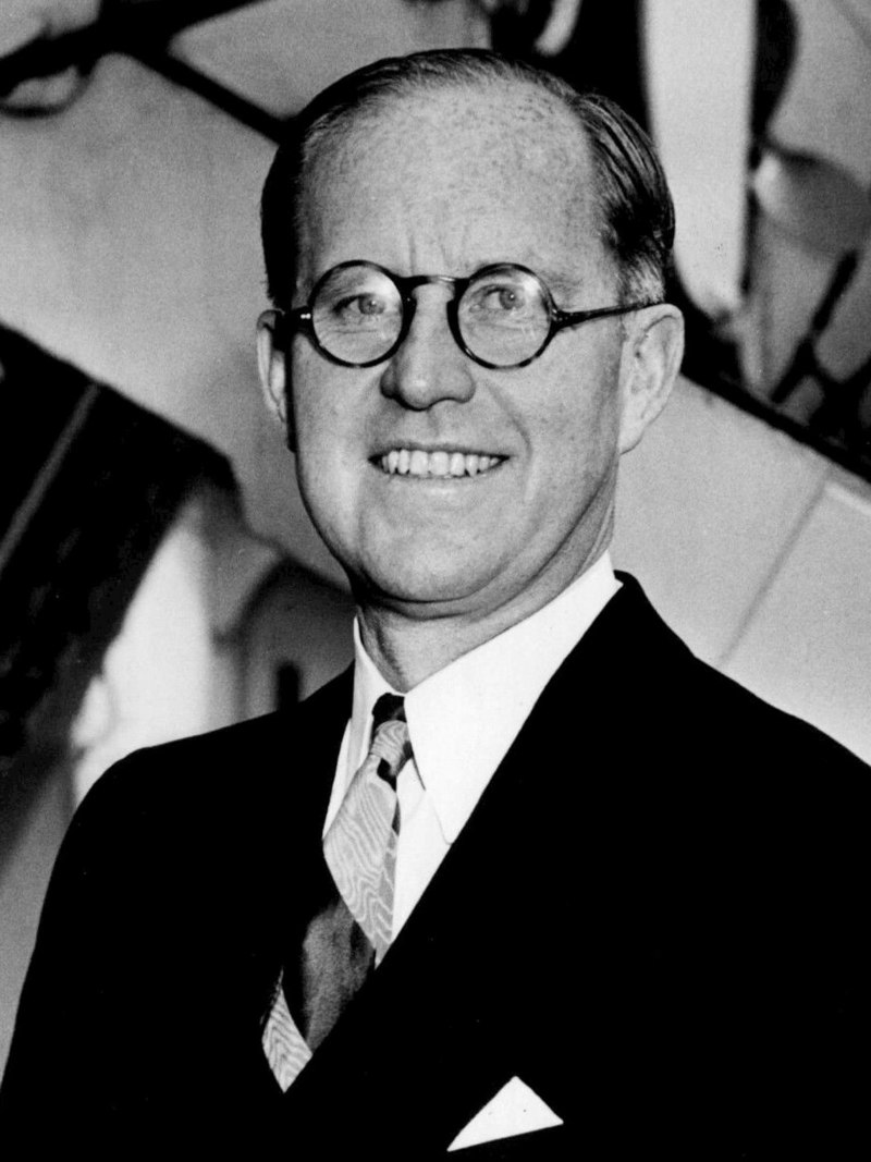 Ambassador Joseph Kennedy Sr.'s Visit Shapes Family Dynamics and Political Future