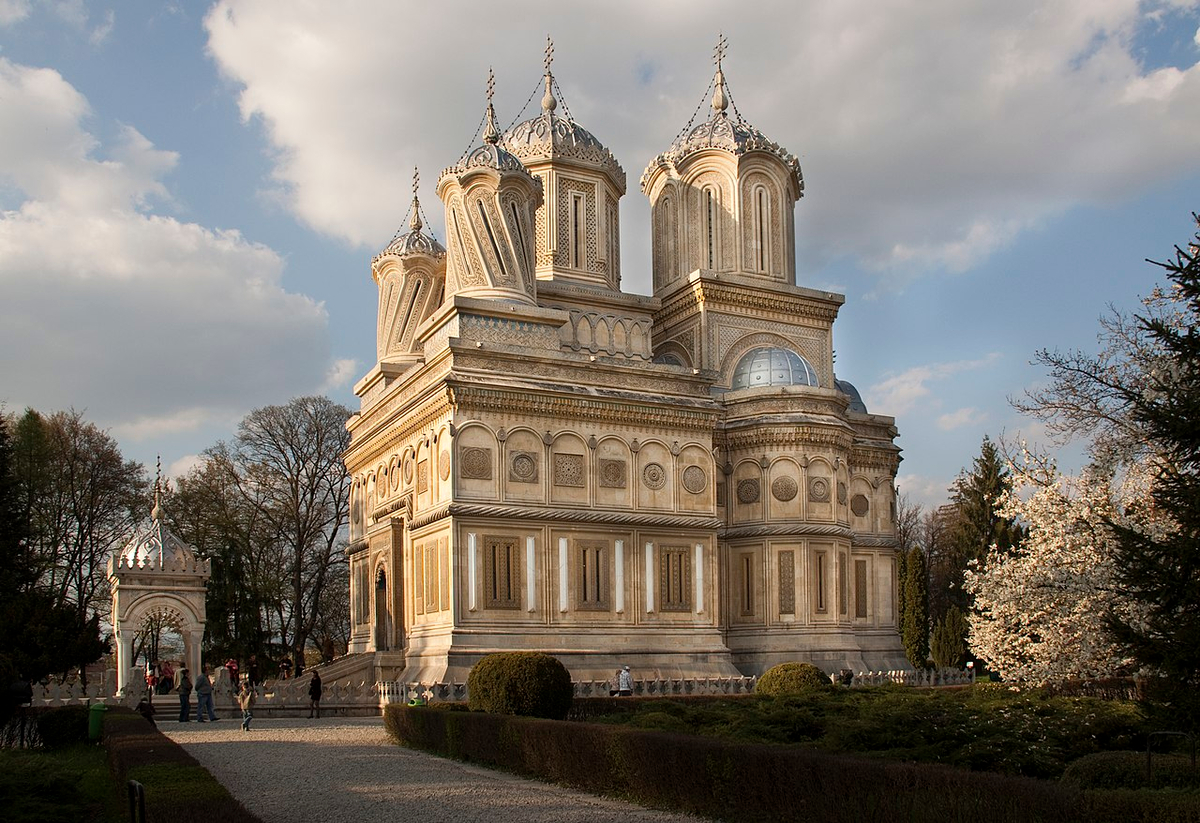 Moment image for Construction of the Church of the Theotokos in Curtea de Argeș starts, a Byzantine masterpiece