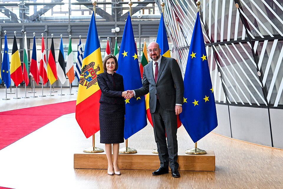 Moment image for EU formally opens accession negotiations with Moldova
