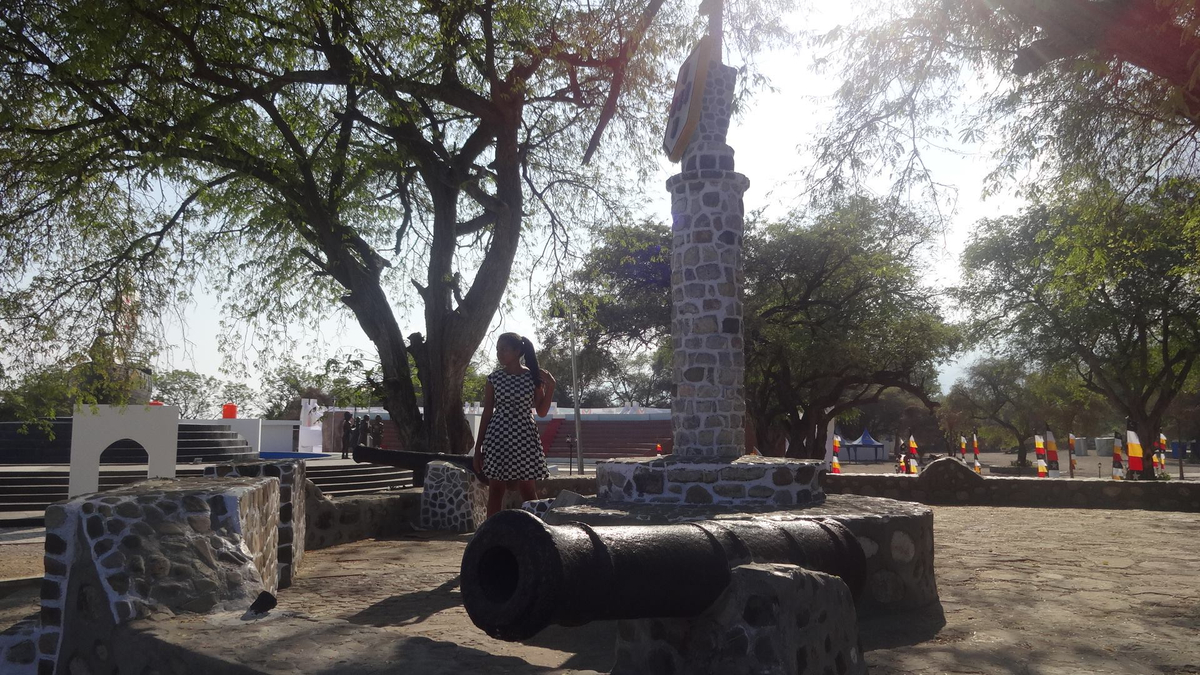 Moment image for Portuguese fort in Lifau, Oecusse, became strategic base in Timor (East Timor) colonization.