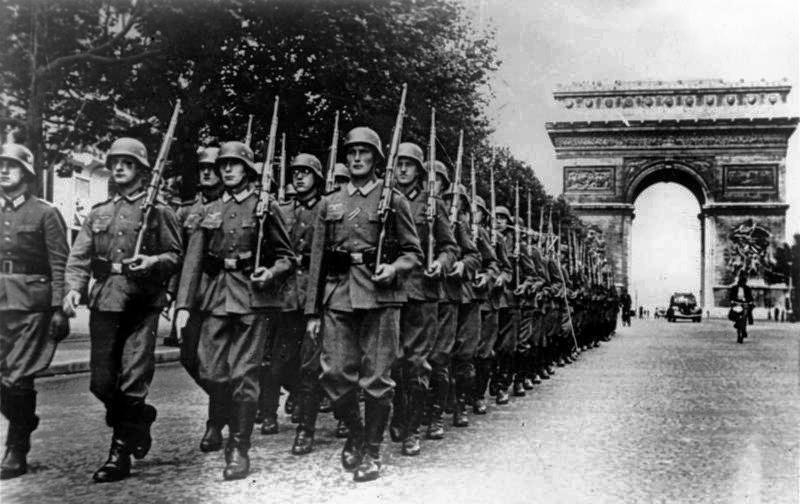 Moment image for WWI: French offensive in Champagne gains few yards, costs 50,000 casualties.