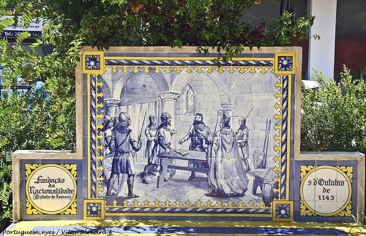 Moment image for Treaty of Zamora: Recognition of Portugal's independence by Kingdom of León.