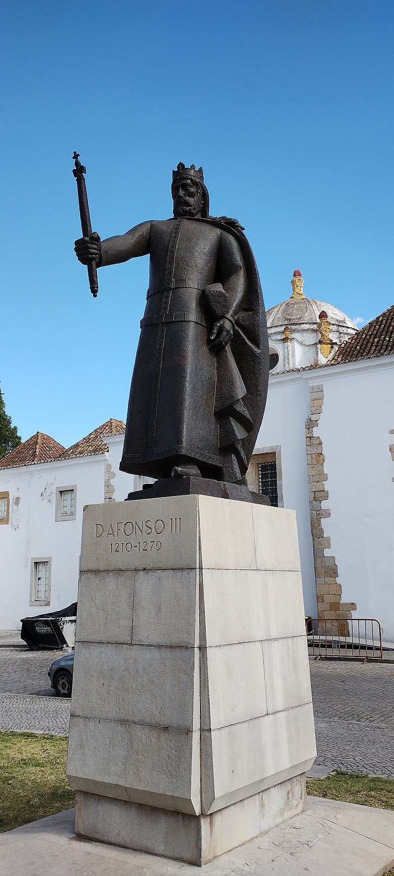 Moment image for King Afonso III's death signifies Portugal's kingdom consolidation, establishing his legacy in history.