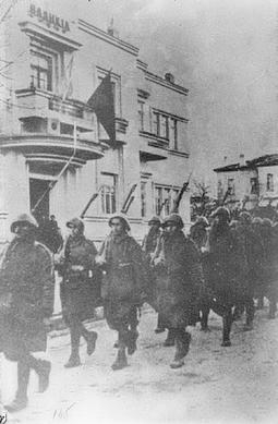 Moment image for Fall of Korytsa to the Greeks