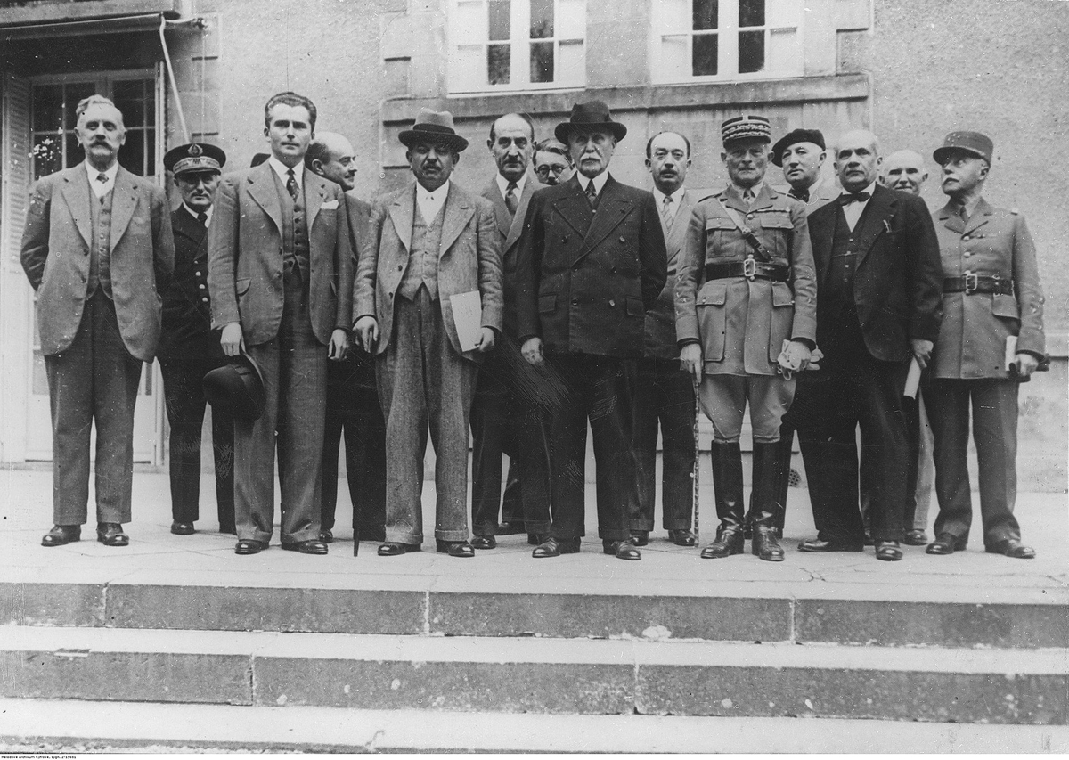 Moment image for French government moves to Bordeaux