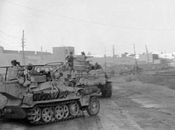 Moment image for Rommel heads for Tobruk and Egypt