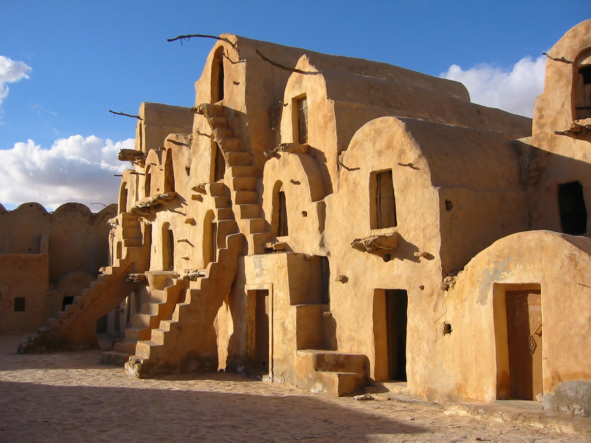 Moment image for Historical significance and architectural features of Ksar Ouled Soltane in Tunisia's history.