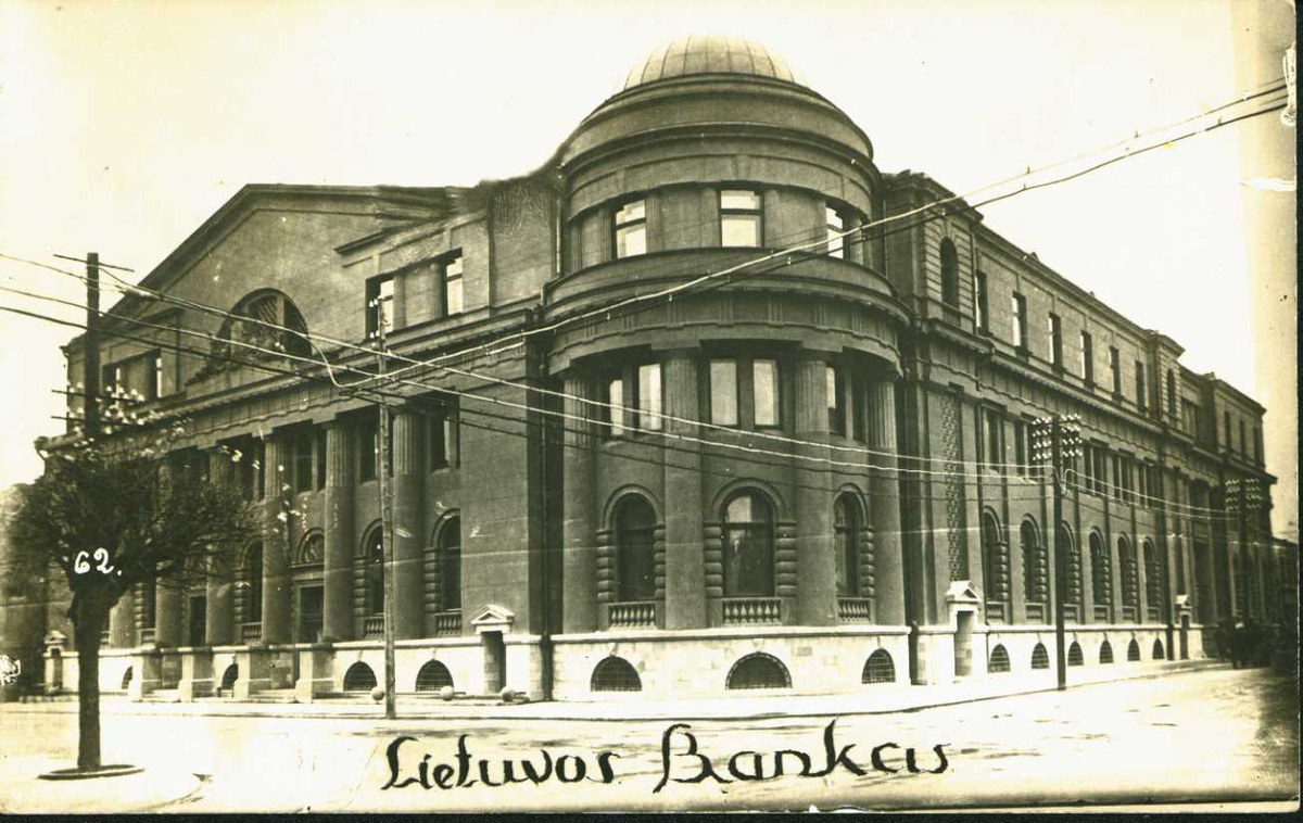 Moment image for Establishment of central bank for financial oversight and monetary control in the country.