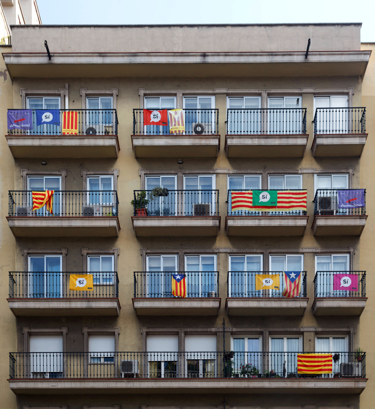 Moment image for An unconstitutional referendum on independence was called in Catalonia, leading to arrests and attempts to prevent it.